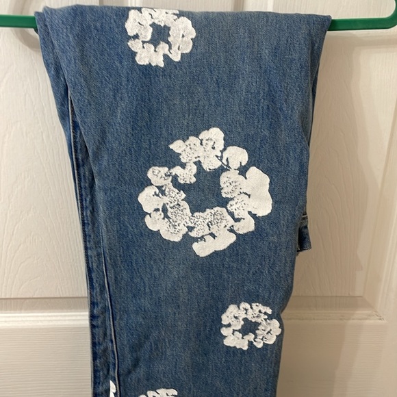 Denim Tears Levi blue flower jeans size 32 like new worn one time - Picture 3 of 7